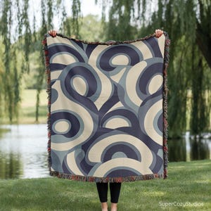Abstract Woven Blanket, Decorative Throw, Warm Home Accent, Unique Gifts for Home Decor, Comfortable and Stylish