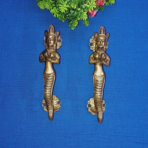 Tirador de gabinete de serpiente Namaste de latón / Tirador de puerta de sirena de latón / Juego de 2 piezas