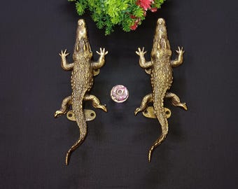 Manijas de puerta de cocodrilo de latón hechas a mano: Juego de 2 caimanes lacados