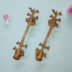 Set di maniglie per porte in ottone con rami d'albero: decorazione con rametti e rametti