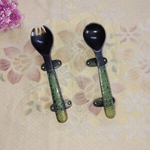 Juego de manijas de puerta de latón con tenedor y cuchara: Decoración de restaurante