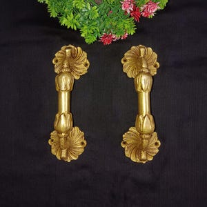 Tirador de puerta de latón con diseño de flor: Tirador decorativo para armario (18 cm)