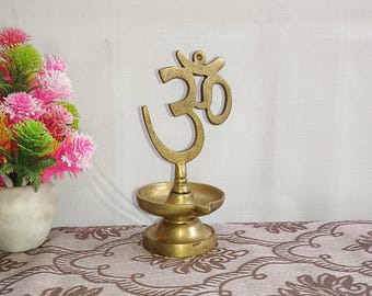 Diya con mecha de aceite y símbolos Om de Shiva / Lámpara Om de latón, decoración religiosa para la mesa del hogar