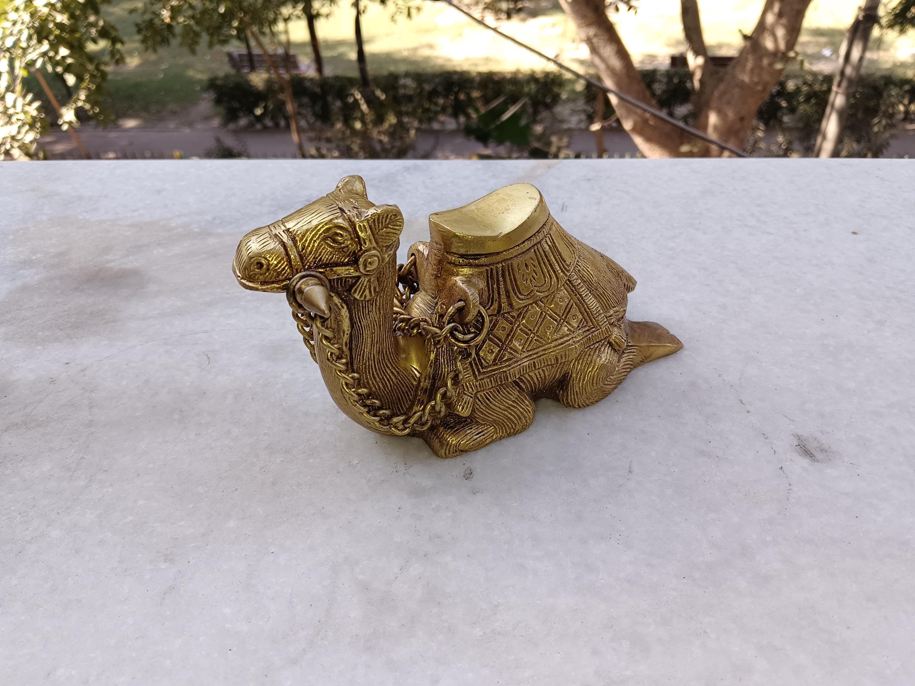 真鍮製ラクダの彫刻 | 座ったペルシャラクダの像 | 王室の動物コーナー