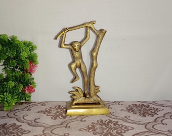 Statue de singe suspendu à un arbre en laiton : sculpture de décoration intérieure