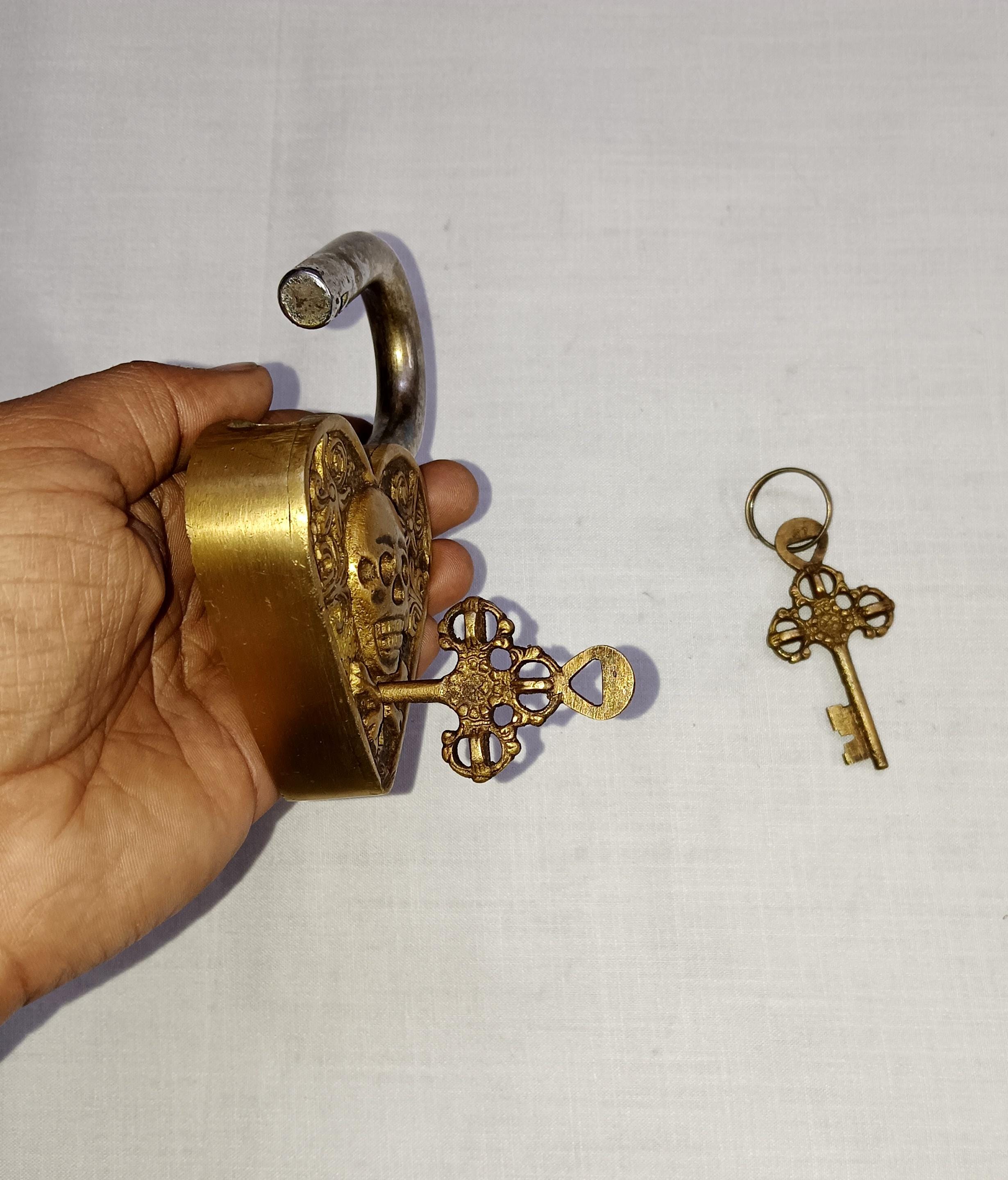 真鍮製のスカルハート型鍵付きロック：怖い家の装飾 - Etsy 日本