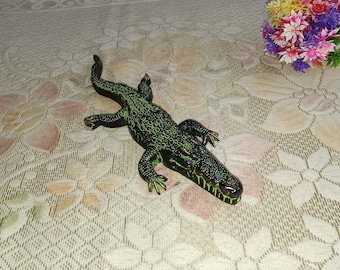 Décoration de table d'angle en laiton avec statue de crocodile | Presse-papiers en laiton, alligator d'eau salée, pièce maîtresse du bureau