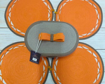 Zestaw podkładek z koszykiem na pieczywo, dekoracja stołu w stylu boho rustykalnym