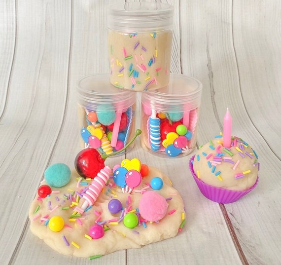 Personalized Birthday Cupcake PlayDough Jars, goodie bags, girls party favors, baking craft, play dough kit, sensory containers, sensory toy