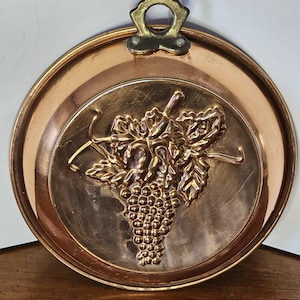 Vintage Grape Round Copper Molds with heavy duty Wall Hanging hook. Makes beautiful shaped Jello, etc.. or wall decoration.