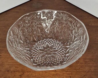 Vintage Indiana Depression Glass, crystal serving / fruit / vegetable bowl. Pineapple & Floral pattern (design #618), Excellent condition!