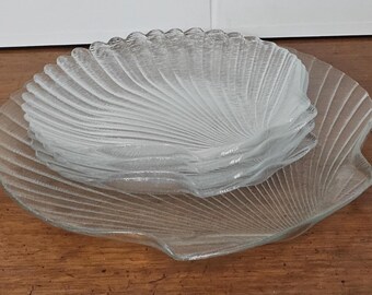 Vintage Arcoroc Seashell shaped plate Set, Coquillage pattern, Set includes 1 Serving Platter, 4 luncheon Plates, Clear pressed glass.