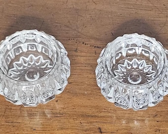 Vintage Set of 2 Federal Glass salt or vinegar cellars, Fingertip Starburst / Pear pineapple optic pattern, scalloped fingertip edge