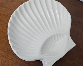 Set of 8 Vintage White Ceramic Scallop Shell shrimp cocktail, appetizer / desert / snack / sushi  plates, Great Condition! Made in Japan