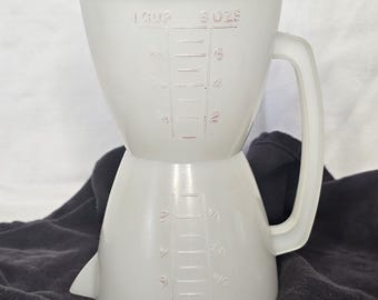 Vintage Tupperware Double Sided measuring cup, 1 cup dry / 1 cup wet, Translucent white color, Wet N Dry