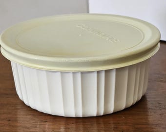 Vintage Corning Ware, French White, small round Casserole with lid,  Stoneware / ramekin, 500 ml, Approx, 5.5" x 2", very good condition