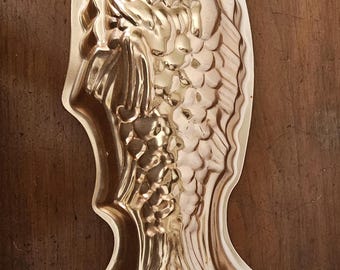 Vintage Fish, Copper Metal mold, Wall Hanging with hooks at both ends. Makes beautiful shaped bread, cakes, Jello, etc.. or wall decoration