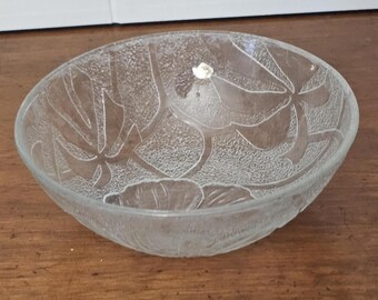 Vintage KIG Malaysia Hibiscus & tropical leaf pattern Soup / salad / cereal Bowl, 3D affect in the pressed / molded clear glass.
