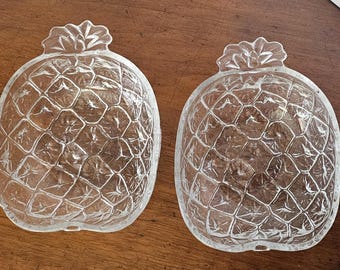 Vintage Set of 2 Kitsch Italian Pineapple shaped fruit / desert / soup glass bowls, stem and molded textured pineapple detail, beautiful!