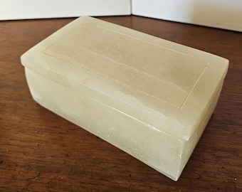 Vintage Onyx hand carved Rectangle jewelry box / decorative box with Lid. Natural translucent grain quality with lid detail.