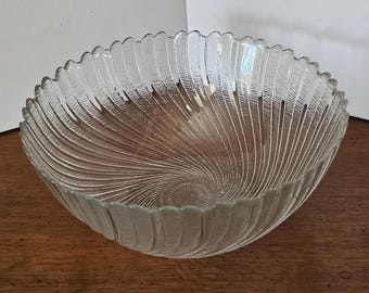 Vintage Arcoroc France, Seabreeze Swirl pattern 10 inch serving bowl, 3D affect in the pressed clear glass. Scalloped edges.