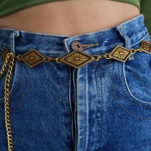 Ceinture à chaîne à maillons géométriques en or miel Accent élégant pour les tenues modernes image 1