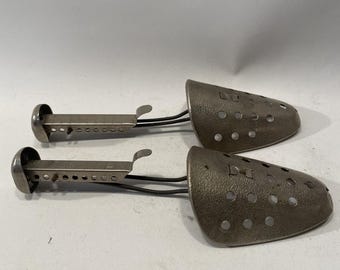 Hormas para zapatos de metal martillado EKCO vintage, década de 1950, EE. UU., 2 unidades, ajustables