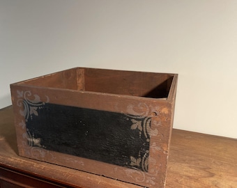 Bandeja de madera contrachapada vintage con número pintado y estampado en el lateral