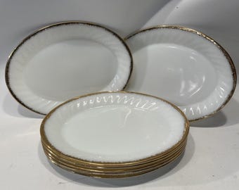 Plato de vidrio con leche Anchor Hocking con borde dorado en espiral y platos ovalados para servir