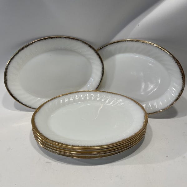 Piatto da portata ovale Anchor Hocking in vetro lattiginoso con rifiniture dorate