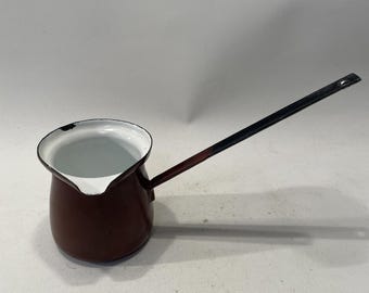 Cafetera vintage pequeña de crisol de cerámica, fabricada en Polonia, roja y blanca