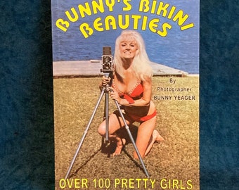 Bunny&#39;s Bikini Beauties by Bunny Yeager