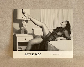 Bettie Page - 8" x 10" Photo - Unpublished Model Photograph - Bunny Yeager Re-Issue 1995