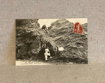 Vintage Risqué French Postcard - ORIGINAL - 200 Dans les Rochers - Circa 1913