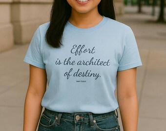Regalo motivacional "Arquitecta del Destino" para ella en camiseta de algodón pesado Gildan 5000 azul claro tropical.