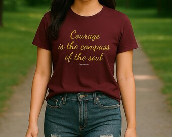 Camiseta de algodón Gildan 5000 con la brújula del coraje: el mejor regalo motivacional para quienes buscan el éxito.