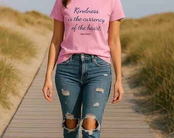 Camiseta de algodón pesado Gildan 5000 "Moneda del Corazón", un regalo motivacional para modelos a seguir.
