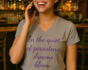 Dreams Bloom in lichtgekleurd Bella Canvas 3005 T-shirt met korte mouwen en v-hals, geef je casual stijl een boost: uniseks T-shirt met v-hals