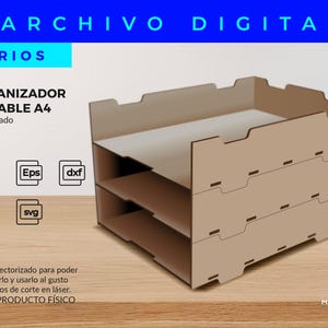 Pode incluir: Um organizador de arquivos de três níveis de cor marrom feito de papelão. O organizador é etiquetado como "ORGANIZADOR APILABLE A4" e "vectorizado". A imagem também inclui uma lista de formatos de arquivo: Ai, Eps, dxf, PDF e svg.