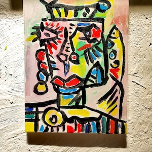 Puede incluir: Pintura abstracta de una cara con l&iacute;neas negras audaces y colores brillantes, incluyendo rosa, rojo, amarillo, verde y azul.