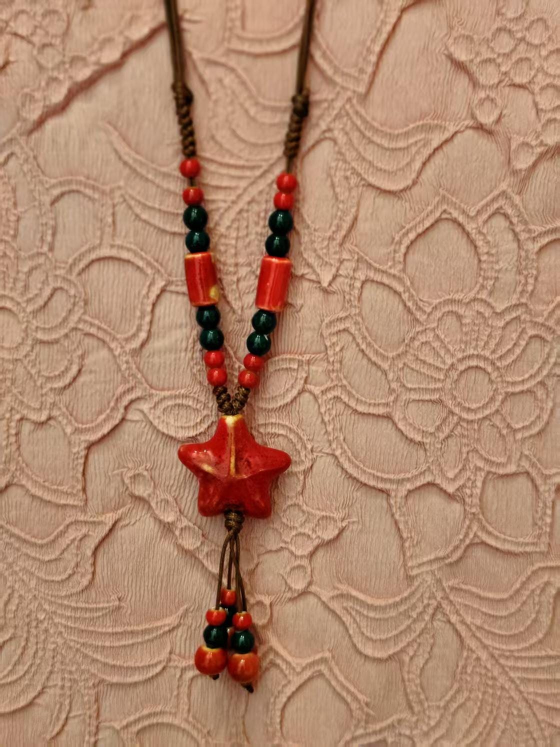 Collana Lunga A Y In Ceramica Stile Bohémien – Perline Colorate Artigianali, Cordino Regolabile Marrone, Gioiello Etnico Per Donna