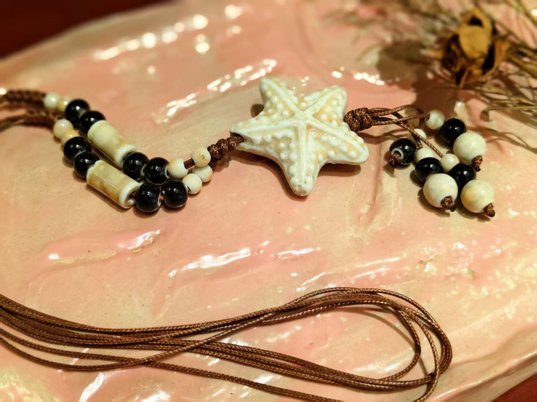 Collana perline in pietra e luna in ceramica | Small Creazioni