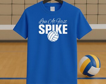 Le coup de foudre pour le premier t-shirt de volley-ball Spike | T-shirt graphique tendance