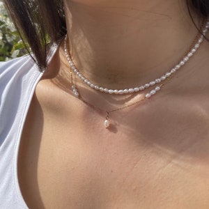 Dainty gold pearl necklace with pendant, wedding jewelry minimalist, bridal jewelry, elegant bridal necklace, filigree necklace