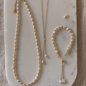 Set mit 2 Handgemachten Perlenketten Süßwasserperlen, Gold/ Silber Edelstahl, Y Halskette, Sommer Choker Minimalist Braut schmuck Anhänger Bild 2