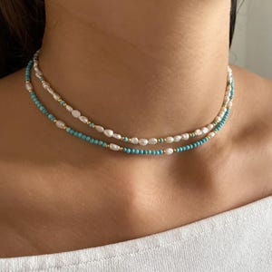 Collar de perlas de colores con piedra natural turquesa | Collar de verano hecho a mano | Resistente al agua, dorado y plateado | perla de agua dulce, piedra lunar