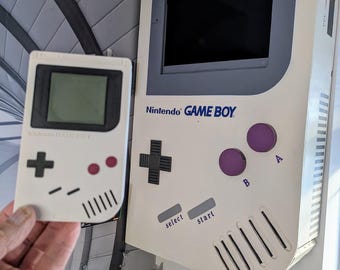Organizador de mesa com tema Nintendo Skadis da Ikea para painel perfurado, inspirado no Game Boy.
