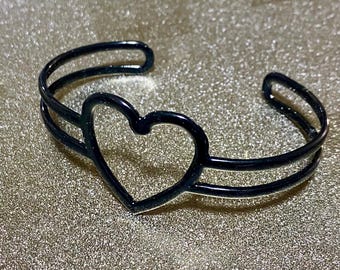 powder-coated iron bracelet (bracciale in ferro verniciato a polvere)
