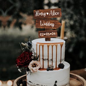 Topper per torta nuziale rustico con nomi personalizzati, data, fiori per torta nuziale personalizzati, segnaposto, cartello da tavolo opzionale/set di rose