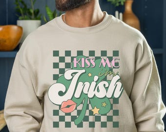 「キス・ミー・アイム・アイリッシュ」スウェットシャツ：レトロなセントパトリックスデーのクローバーグラフィック